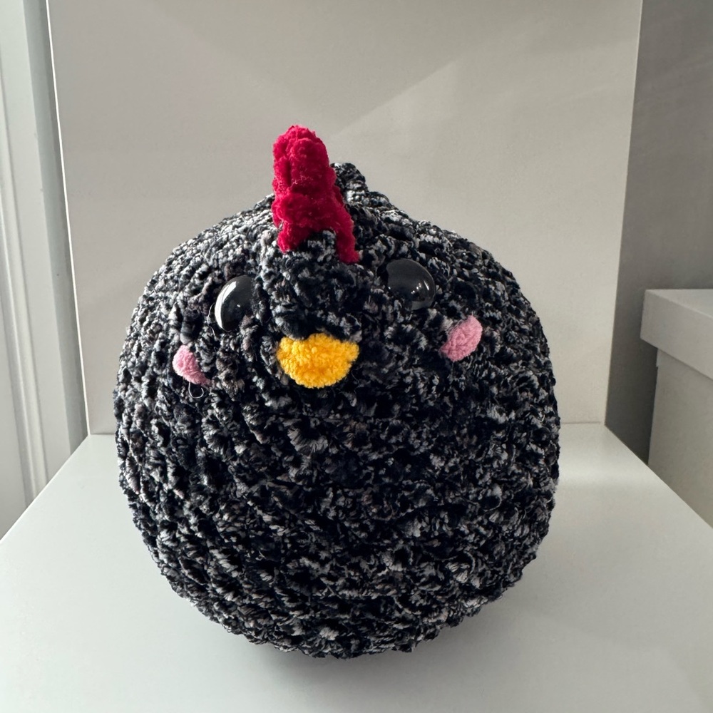 Handcrafted crochet chicken 🐔